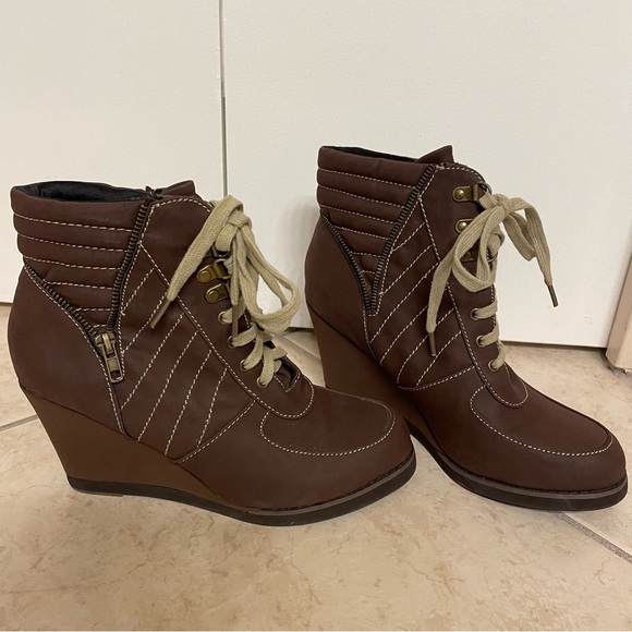 Dolce by MojoMoxie LaceUp Wedge Bootie, Brown 10M, with Zipper Accents - Picture 3 of 11